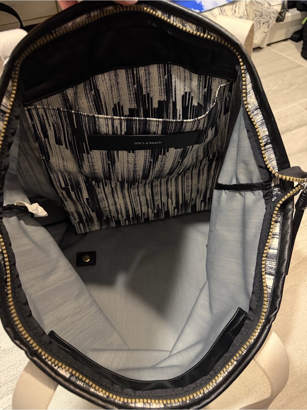 lululemon athletica Black & Cream Graphic Tote - Picture 2 of 3
